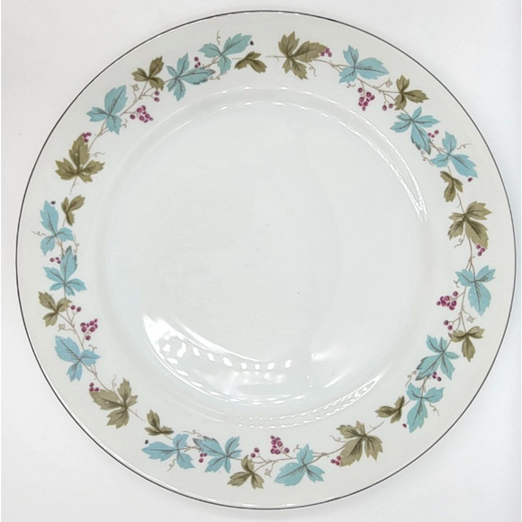 Vintage Fine China of Japan 6701 Dinner Plates Grapevine Silver Trim 1960s - Picture 3 of 6